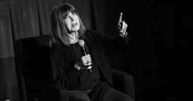 Celebrity Net Worth logo