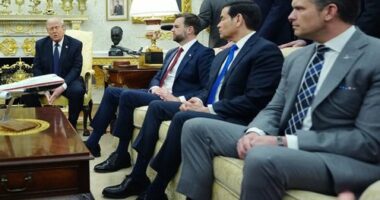 Male shoe anxiety hits the Oval Office