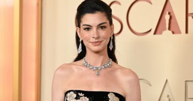 Meryl Streep says Anne Hathaway confronted bosses on Devil Wears Prada