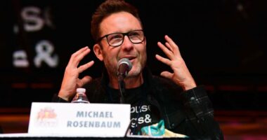 Celebrity Net Worth logo