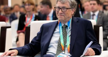 Celebrity Net Worth logo