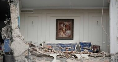 Missiles fly amid mixed signals over talks to end war