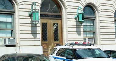 NYC tries to limit right to record cops