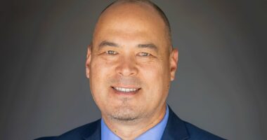 Newly elected Idaho mayor collapses and dies after speaking at meeting