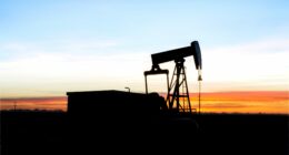 Oil tops $112 after Iraq declares force majeure due to Iran war