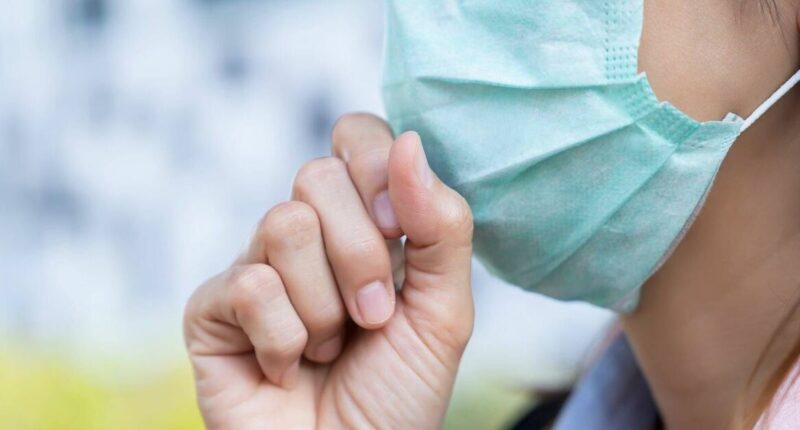 People with five symptoms advised to wear face masks by BBC expert