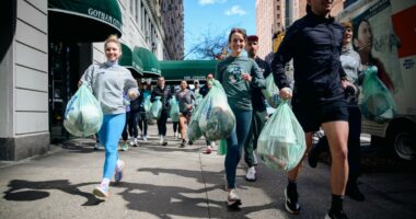 'Plogging' fitness trend taking over NYC's dirty streets
