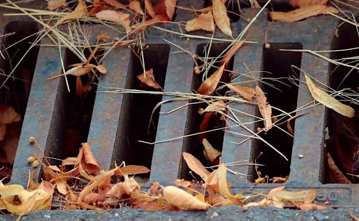Possible sinkhole shuts down traffic in Sanford, police announce