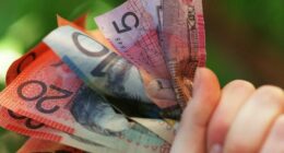 Cash supporters are calling on the federal government to expand the cash mandate.