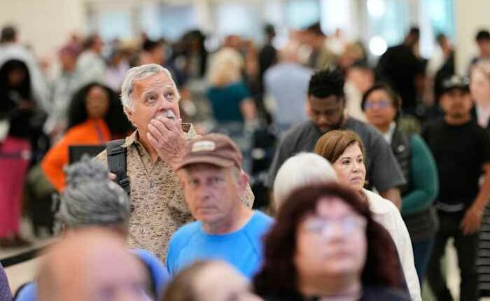 Record-high passenger wait times at airports, but no deal yet on the 40th day of the shutdown