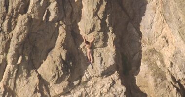 San Francisco fire crews rescue woman clinging to cliff above crashing waves