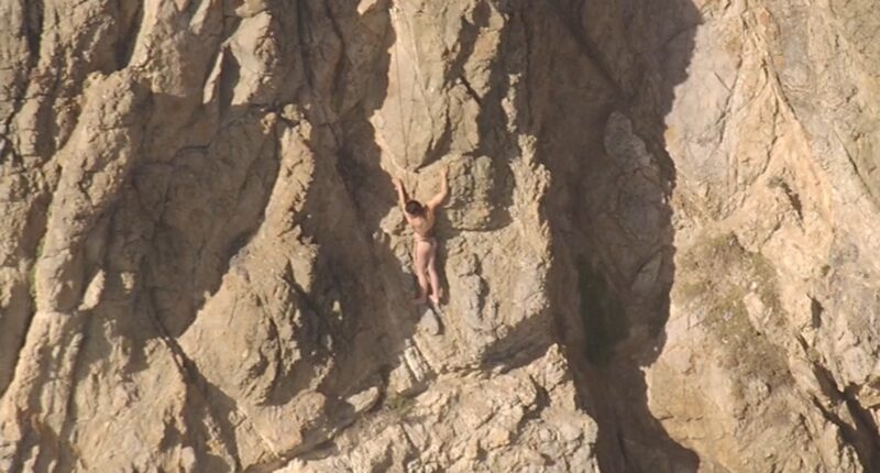 San Francisco fire crews rescue woman clinging to cliff above crashing waves