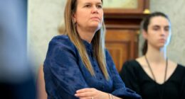 Sarah Huckabee Sanders flipped off, tossed out of Arkansas restaurant for supposedly making staff 'feel threatened'