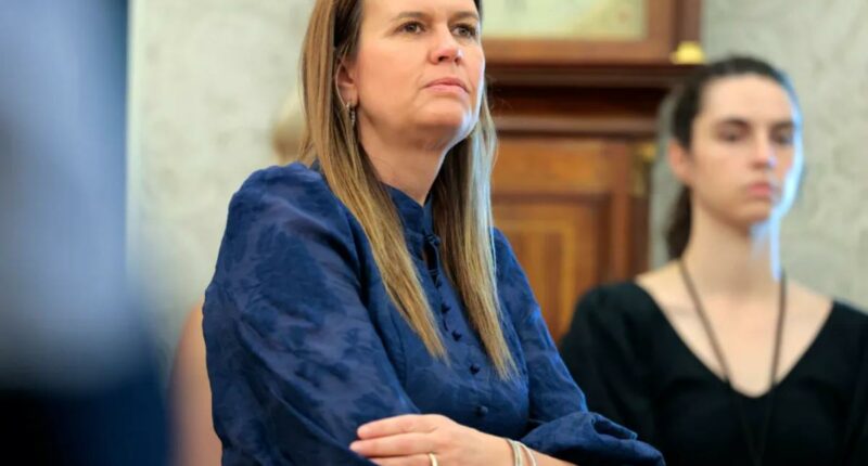 Sarah Huckabee Sanders flipped off, tossed out of Arkansas restaurant for supposedly making staff 'feel threatened'