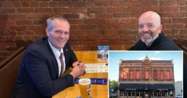 Sweeney's Saloon offers free meals to Minn. lawmakers who dine with pols from across aisle