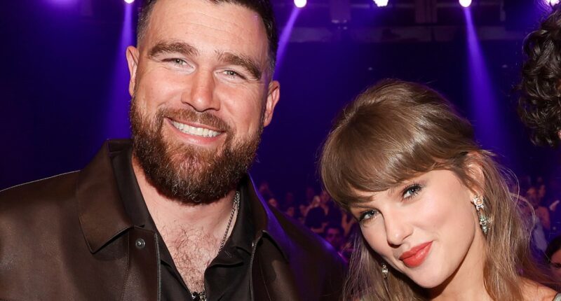 Taylor Swift and Travis Kelce make their awards show debut