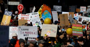 Tens of thousands of 'No Kings' protestors rally in Manhattan against Trump