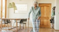 The 3 red flag symptoms when walking that could be sign of dementia