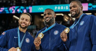 Celebrity Net Worth logo