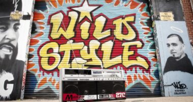 The Bumpboxx BB-777 is the ultimate in boombox nostalgia