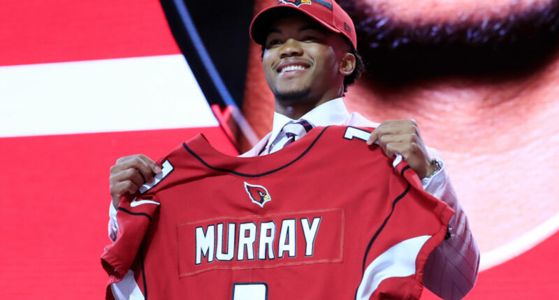 Celebrity Net Worth logo