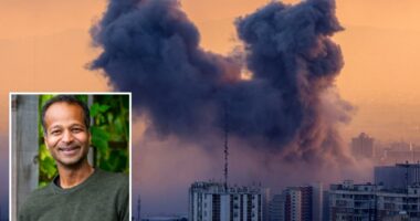 Thousands of Americans are stranded in Middle East since start of Iran war â with no clear way out