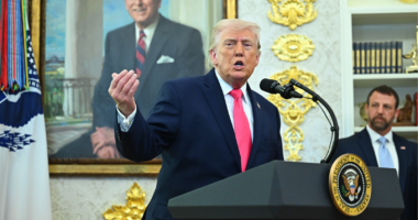 Trump says he'll sign order to pay TSA agents as Congress struggles to reach funding deal