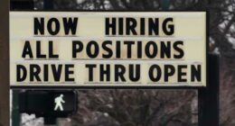 US jobless claims filings unchanged from previous week at 213,000 as layoffs remain low