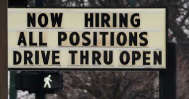 US jobless claims filings unchanged from previous week at 213,000 as layoffs remain low