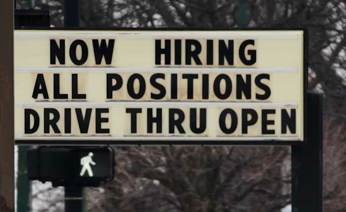 US jobless claims filings unchanged from previous week at 213,000 as layoffs remain low