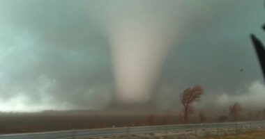 Urgent 1,000-mile tornado watch issued along East Coast