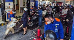 Vietnam urges work from home amid fuel supply, price crunch in Mideast