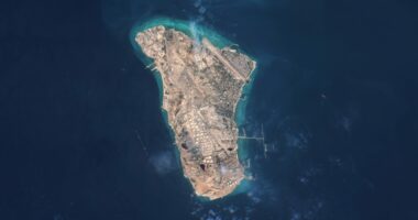 What happens if Trump pushes to seize Kharg Island