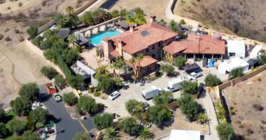 Who Actually Owns the Bachelor Mansion? And How Much Does ABC Pay to Rent It Twice A Year?? | Celebrity Net Worth