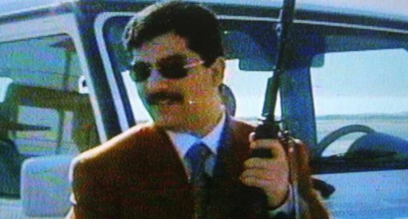 With a note from his father, he conducted the biggest bank heist of all time