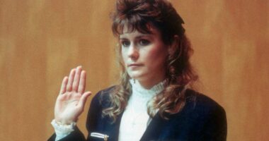 Woman manipulates her teen lover into murdering husband