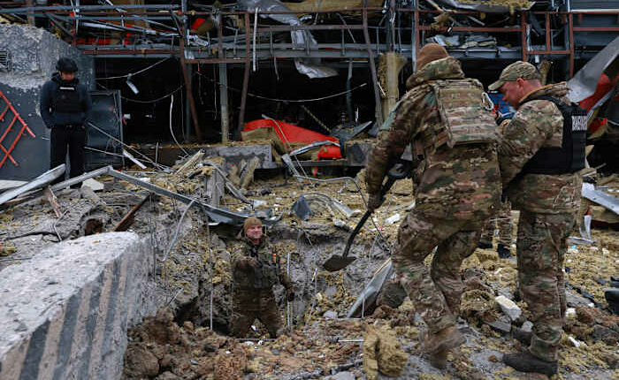 Zelenskyy will discuss Russia-Ukraine war with British leader and NATO chief in London