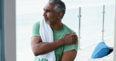 ‘Phantom’ shoulder issue could be early sign of cancer, doctor says