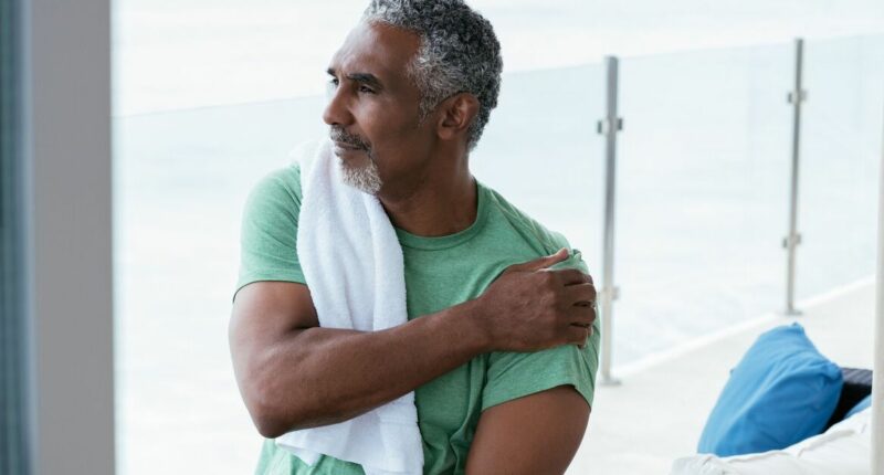 ‘Phantom’ shoulder issue could be early sign of cancer, doctor says