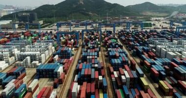 'Blow them to hell': Trump to blockade Strait of Hormuz