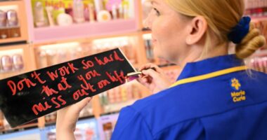 10 life lessons terminal patients always share, says end-of-life nurse