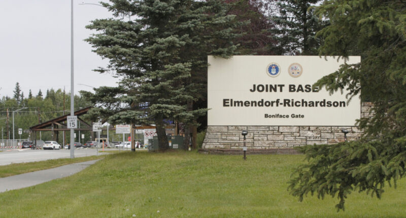 2 Alaska-based soldiers injured in encounter with brown bear during training exercise