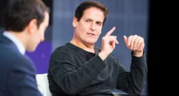 Celebrity Net Worth logo