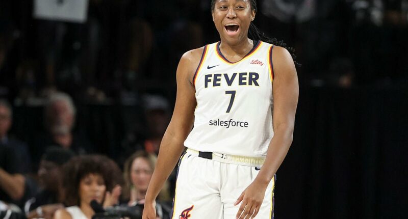 Celebrity Net Worth logo