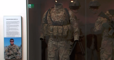 Ben Roberts-Smith displays to remain on show at Australian War Memorial