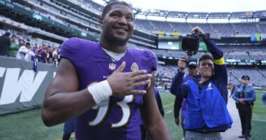 Calais Campbell signs with Ravens for 19th NFL season as he approaches age 40