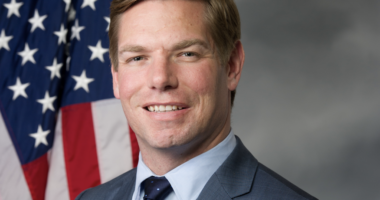 Celebrity Net Worth logo