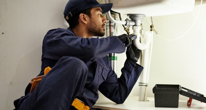 Explosive tradie email exposes crushing price hike for Aussies