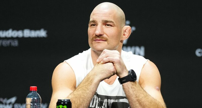 Fans rip into UFC star for telling fan to make 'inappropriate' gesture