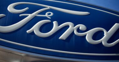 Ford recalls 422,000 trucks and SUVs for wiper defect